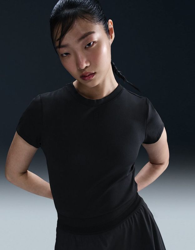 NikeCourt Advantage Women's Dri-FIT Short Sleeve Tennis Top (Svart)